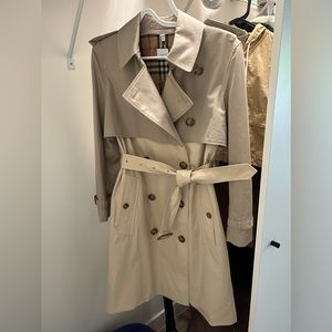 Burberry trench coat new with tags size 4